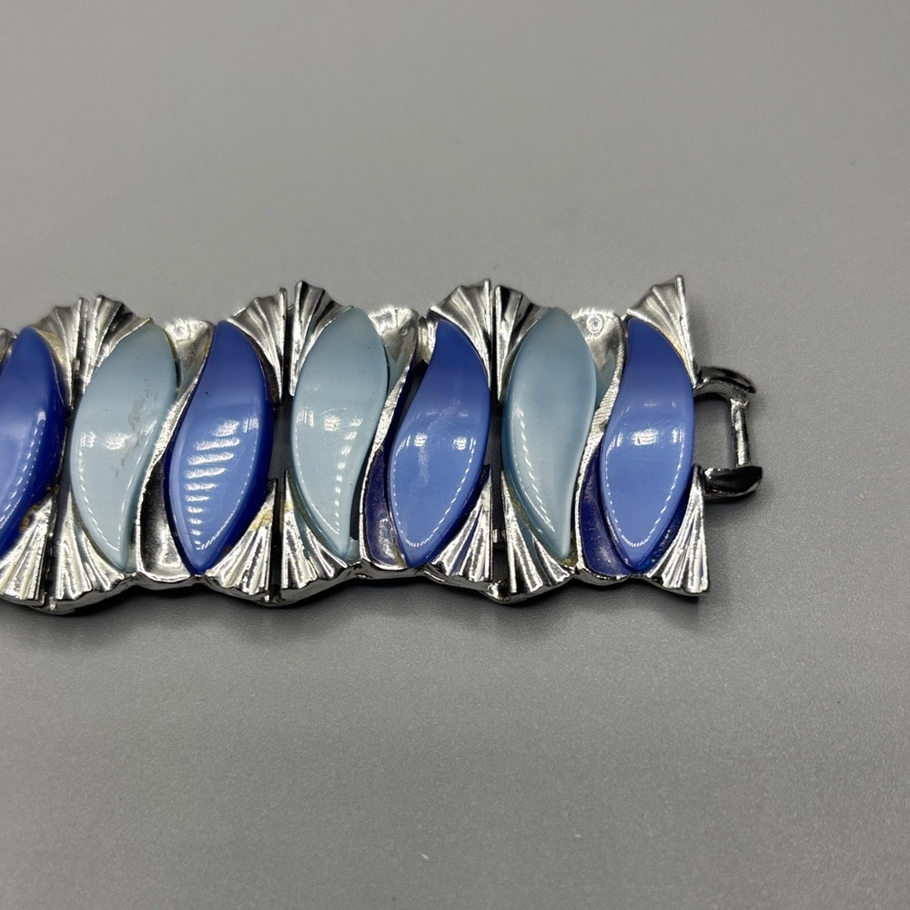 Pretty Vintage Opaque Blues Thermoset Bracelet  JP239 - Picture 8 of 10